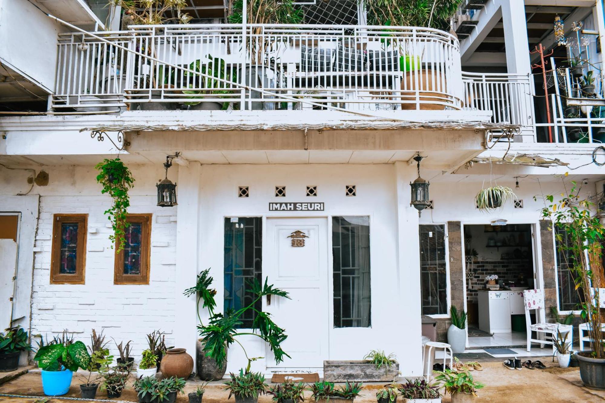Imah Seuri By Kaya Rooms Tutugan エクステリア 写真