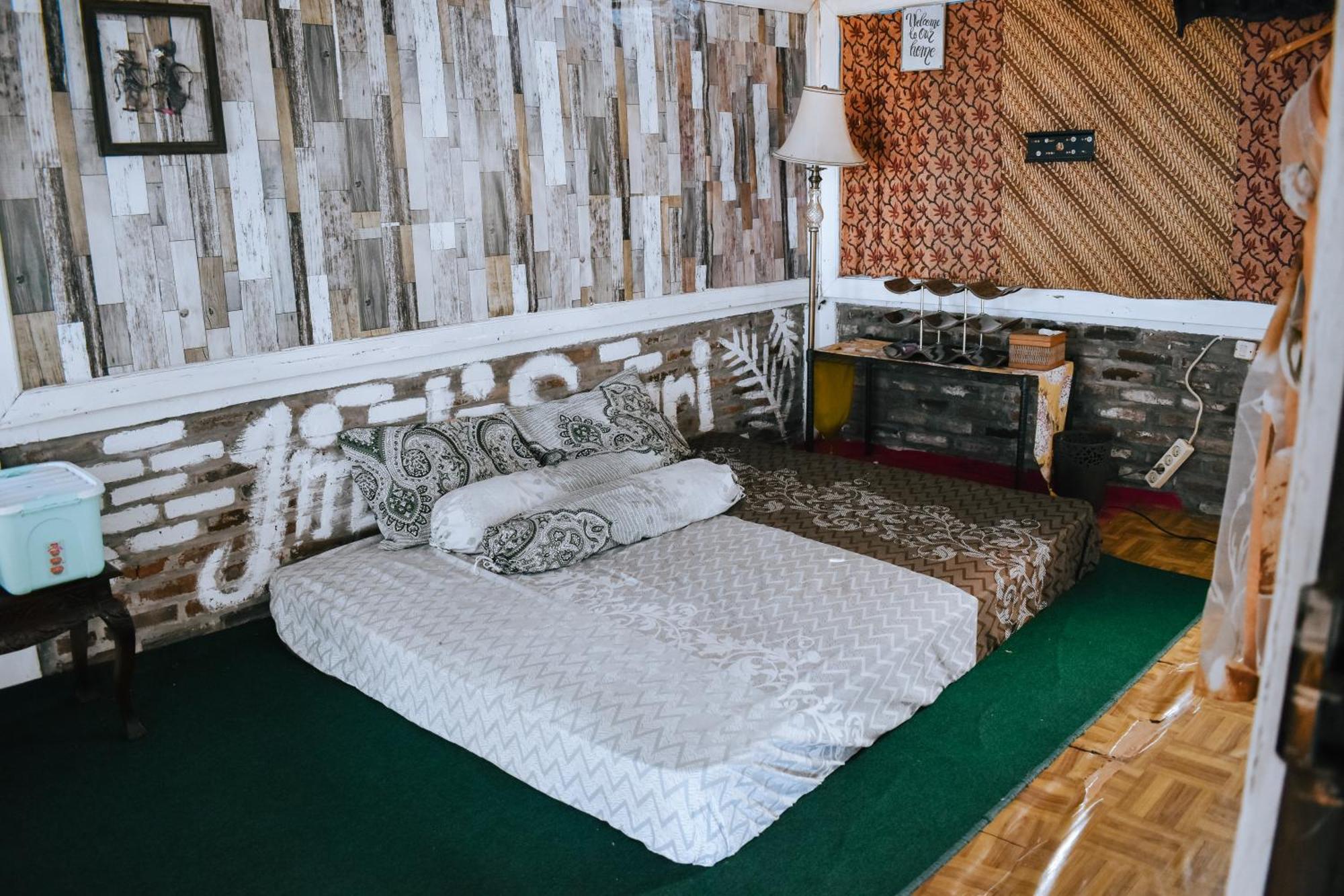 Imah Seuri By Kaya Rooms Tutugan エクステリア 写真